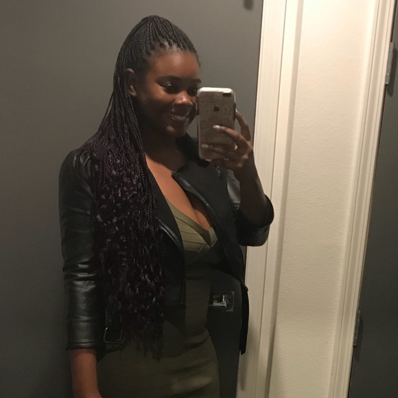 Profile Picture of Aariona Wysinger (@aariona11) on Poshmark