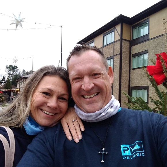 Profile Picture of Dustin Hildebrandt (@dustinhildebran) on Poshmark