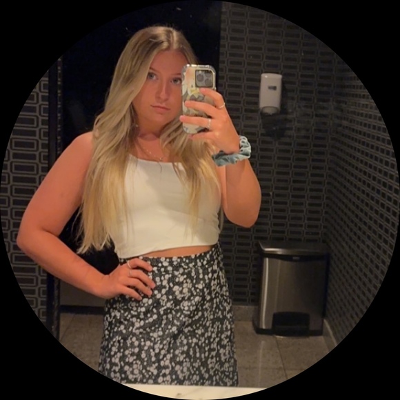 Profile Picture of Kendall Mackay (@kenmackay) on Poshmark