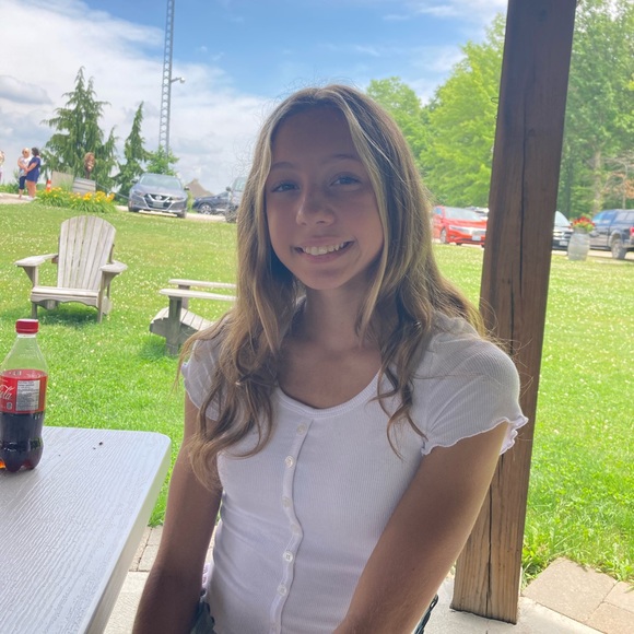 Profile Picture of Alexa Chauvin (@achauvin_) on Poshmark