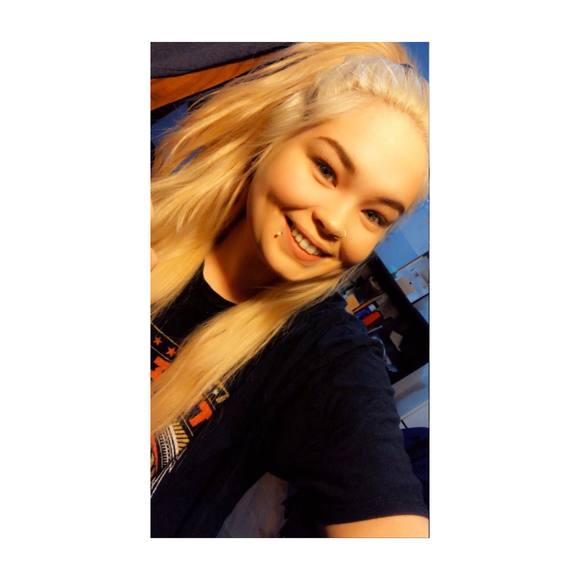 Profile Picture of Lexie Chilson (@lexierayee) on Poshmark
