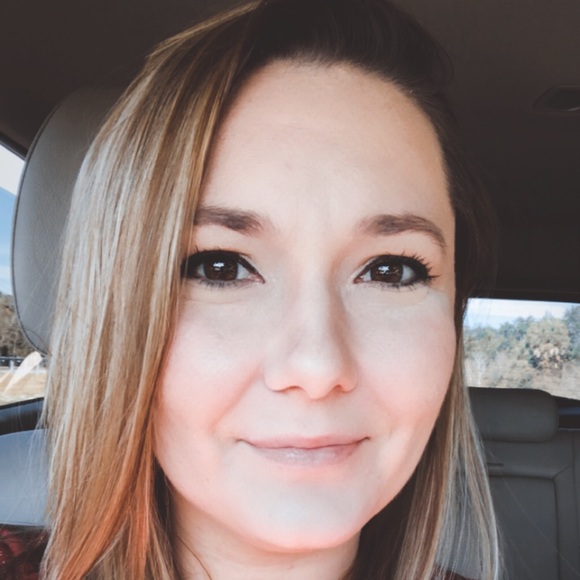 Profile Picture of Caitlin Cwalinski (@crcwalinski) on Poshmark