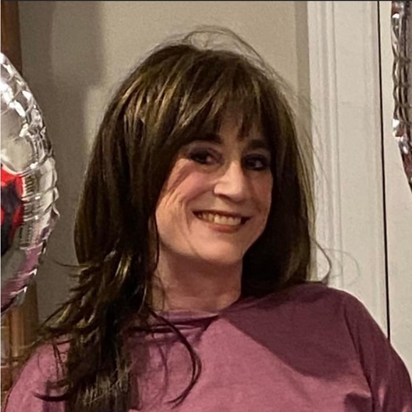 Profile Picture of Nicole Athorn (@nicoleathorn) on Poshmark