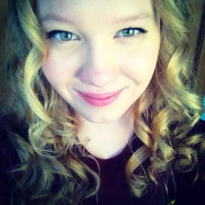 Profile Picture of Elizabeth Janssen (@lizlizard3) on Twitter