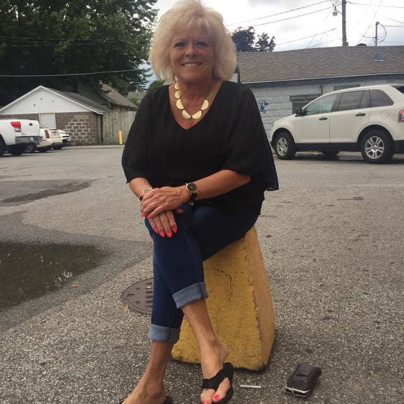 Profile Picture of Lori Graff (@lorilgraff52) on Poshmark