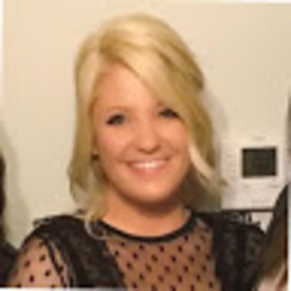 Profile Picture of Ellyn Vanderzwaag (@ellyn_v) on Poshmark