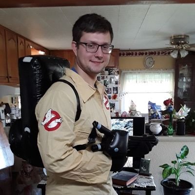 Profile Picture of A-a-ron Lamp (@_I_LOVE_LAMP_) on Twitter