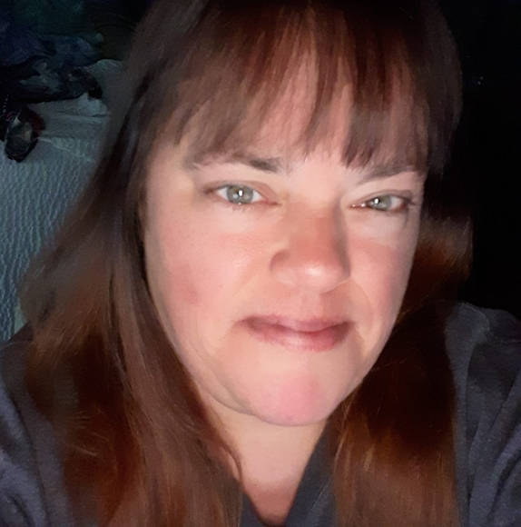 Profile Picture of Annie Olender (@amerin6756) on Poshmark