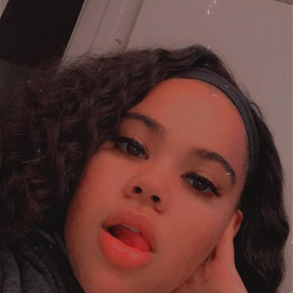 Profile Picture of Cassandra Shivers (@cshivers67) on Poshmark