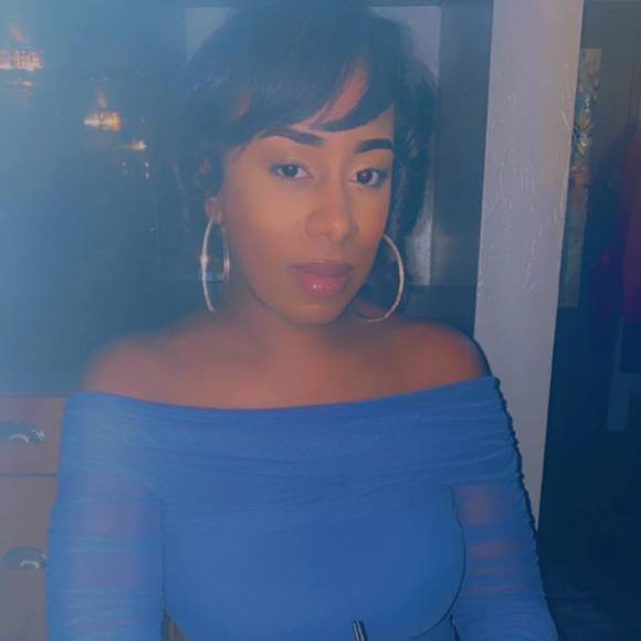 Profile Picture of Giselle Allen (@divaliciousg) on Poshmark