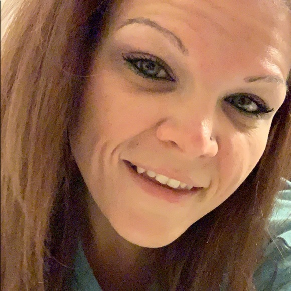 Profile Picture of Crystal Moyers (@crystal89troy) on Poshmark