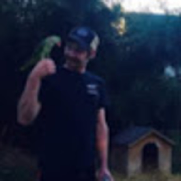 Profile Picture of Jonathan Farris (@jonathanfarris) on Poshmark