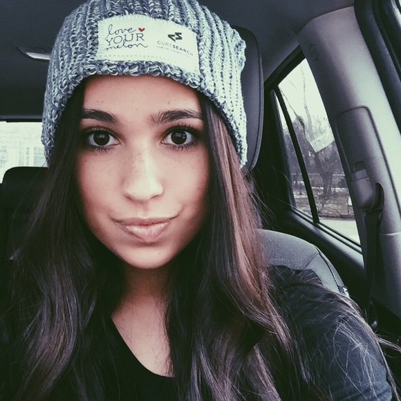 Profile Picture of Cristina Simoncelli (@cristinasimo) on Poshmark