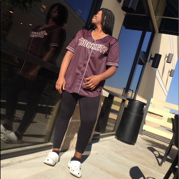 Profile Picture of Tosin Olasode (@tosinolasode) on Poshmark