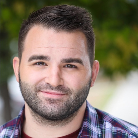 Profile Picture of Elliott Mealer (@ewmealer) on Poshmark