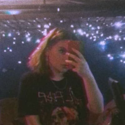 Profile Picture of Vivian (@VivianHickman15) on Twitter