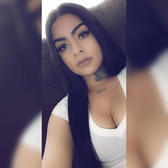 Profile Picture of Loraine Castro (@lorainecastro45) on Poshmark