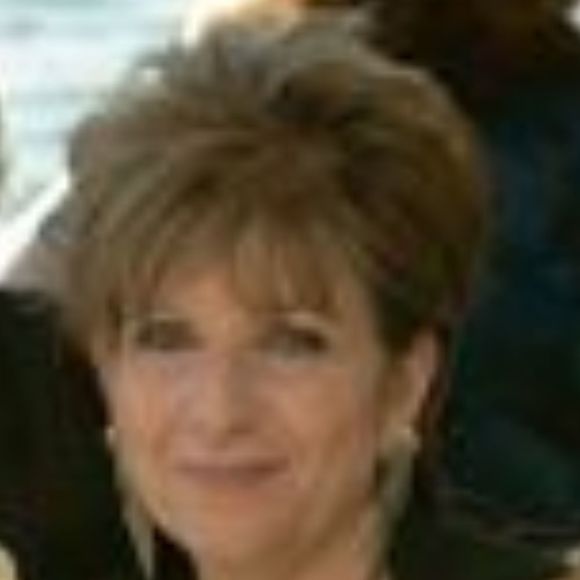Profile Picture of Suzanne Scarlato (@nationalbeauty) on Poshmark