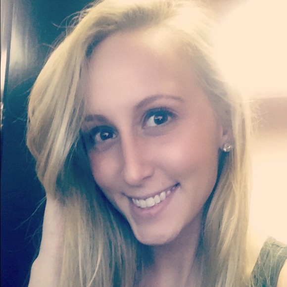 Profile Picture of Taylor Mcwilliams (@blondetbm16) on Poshmark