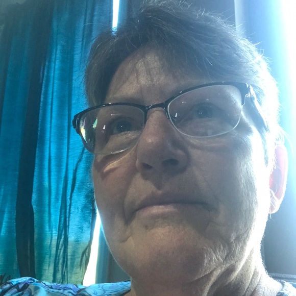 Profile Picture of Alice Bates (@alicejbates) on Poshmark