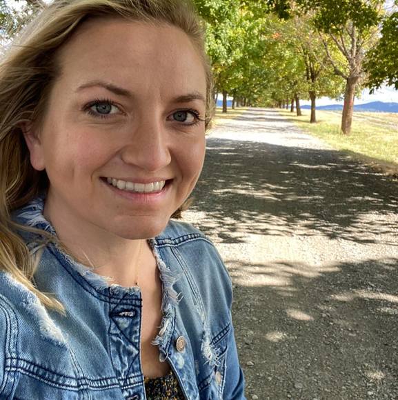 Profile Picture of Niccolette Matsche (@njmatsche) on Poshmark