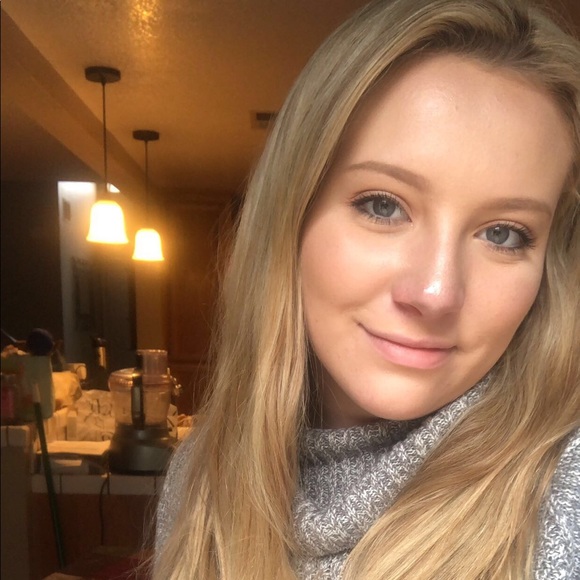 Profile Picture of Haidynn Dahlin (@hdahlin31) on Poshmark
