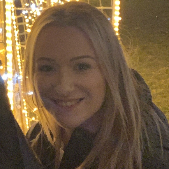 Profile Picture of Danielle Shahwan (@shahwand) on Poshmark
