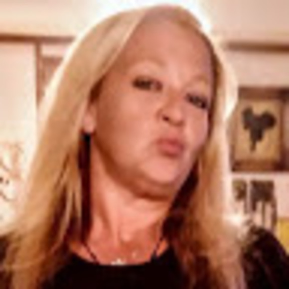 Profile Picture of Amanda Morgan (@morganamanda198) on Poshmark