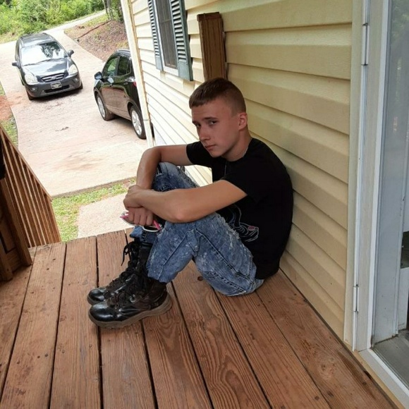 Profile Picture of Andrew Anglin (@anglinandrew23) on Poshmark