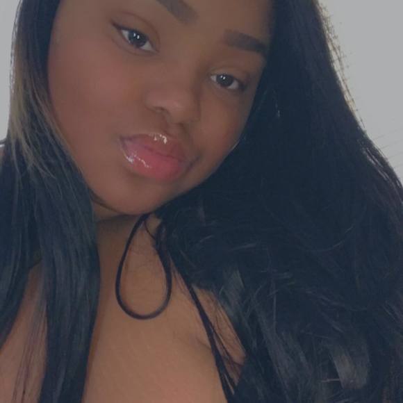 Profile Picture of Amanda Saxton (@mandapru) on Poshmark