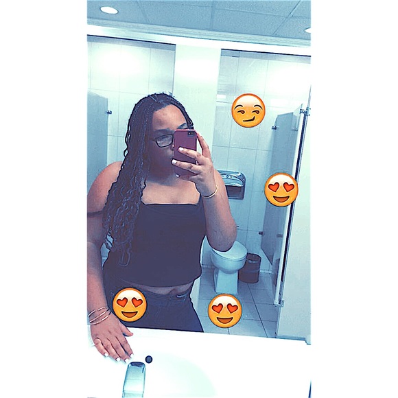 Profile Picture of Shamera Watley (@shameeraa) on Poshmark