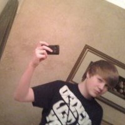Profile Picture of Chad James Levitt (@O0Pineapple0O) on Twitter