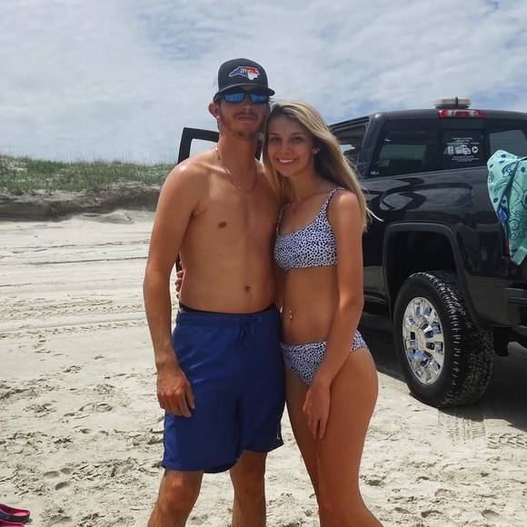 Profile Picture of Leslee Furlough (@lesleeshay76) on Poshmark