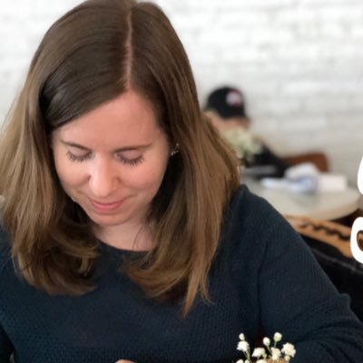 Profile Picture of Alice (@itsalicetime) on Twitter