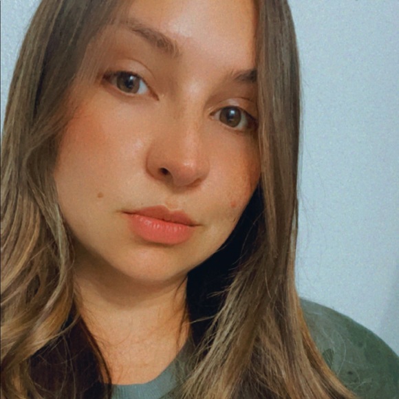 Profile Picture of Paula Pfeiffer (@paulapfeiffer) on Poshmark