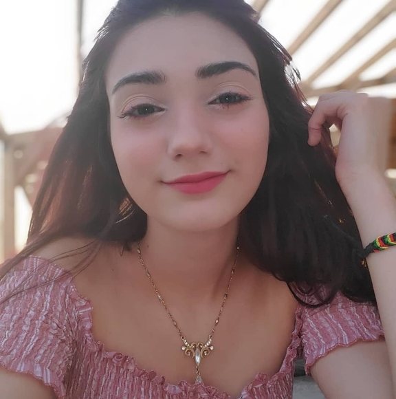 Profile Picture of Anna Avramidis (@revraa) on Poshmark