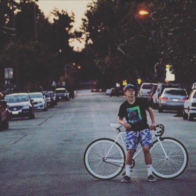 Profile Picture of Alex (@AlexDotz8) on Twitter
