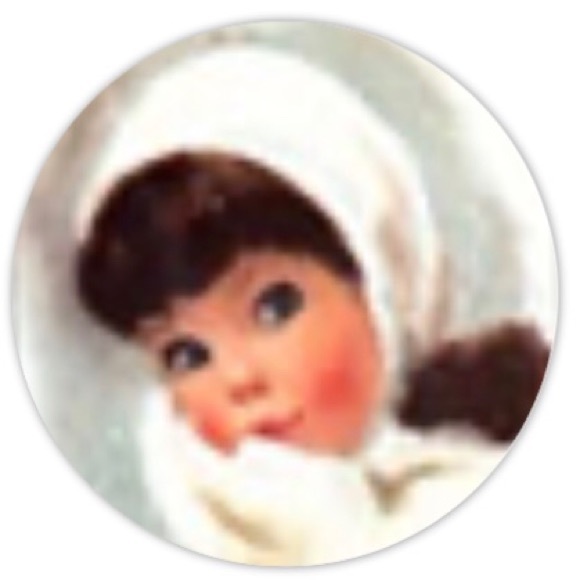Profile Picture of K Van (@vintageintoto) on Poshmark