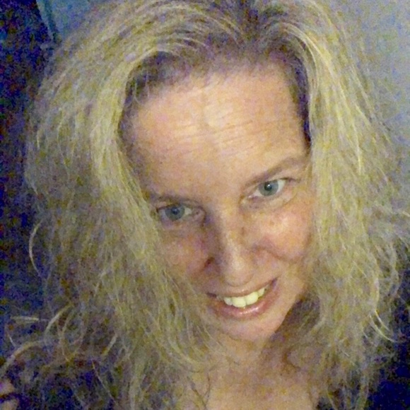 Profile Picture of Kim Noe (@kimmie47170) on Poshmark