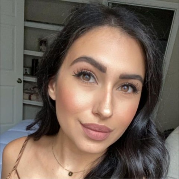 Dani Meza - Poshmark Profile Picture of Dani Meza (@x33daniii) on Poshmark