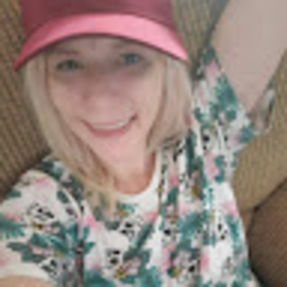 Profile Picture of Mindy Meadors (@gutterpunk133) on Poshmark