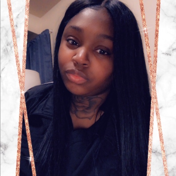 Profile Picture of Verissa Frierson (@verissaf) on Poshmark