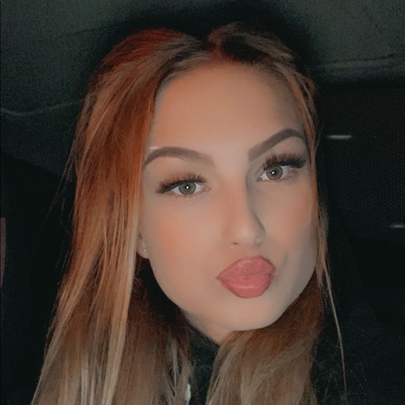 Profile Picture of Annaliese Adderly (@annaliese101) on Poshmark