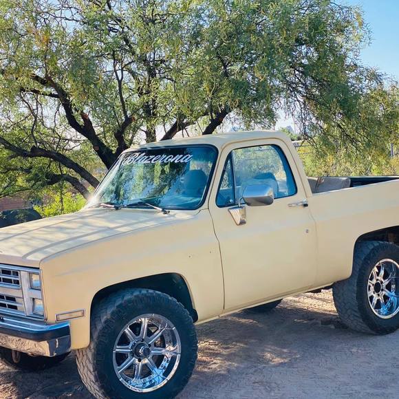 Profile Picture of Carlos Pinon perez (@caarloss18) on Poshmark