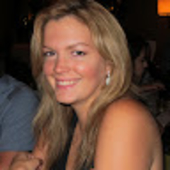 Profile Picture of Robyn Kubena (@robynkubena) on Poshmark