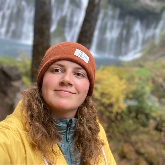 Profile Picture of Sophia Abshire (@sophresh33) on Poshmark