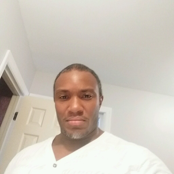 Profile Picture of Kenneth Barnett (@kenwood155) on Poshmark