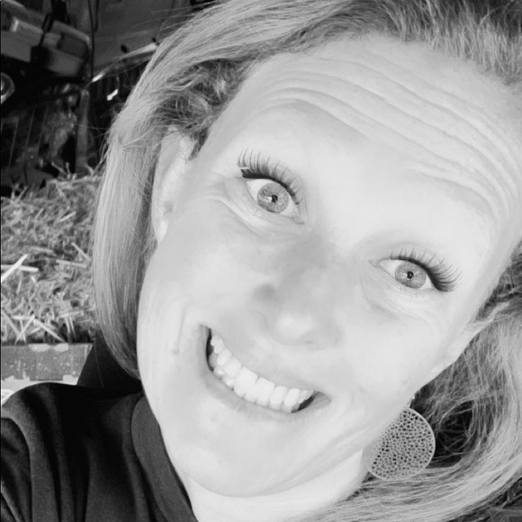 Gini Carpenter - Poshmark Profile Picture of Gini Carpenter (@girl77) on Poshmark