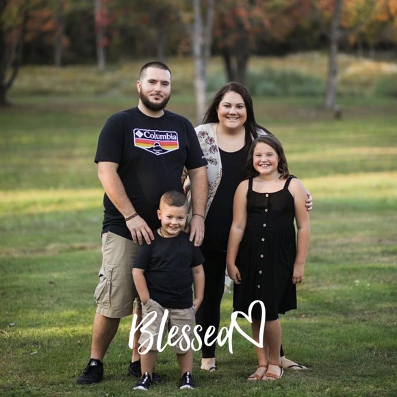 Profile Picture of Amber Siragusa (@ambersiragusa) on Poshmark