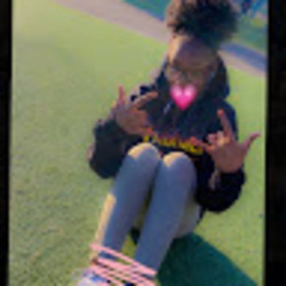 Profile Picture of Aneesah Lawrence (@imaneesah15) on Poshmark